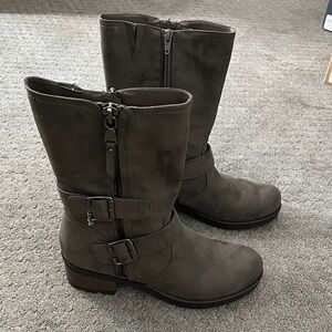 White Mountain Zip Up Birch Suede Boots
